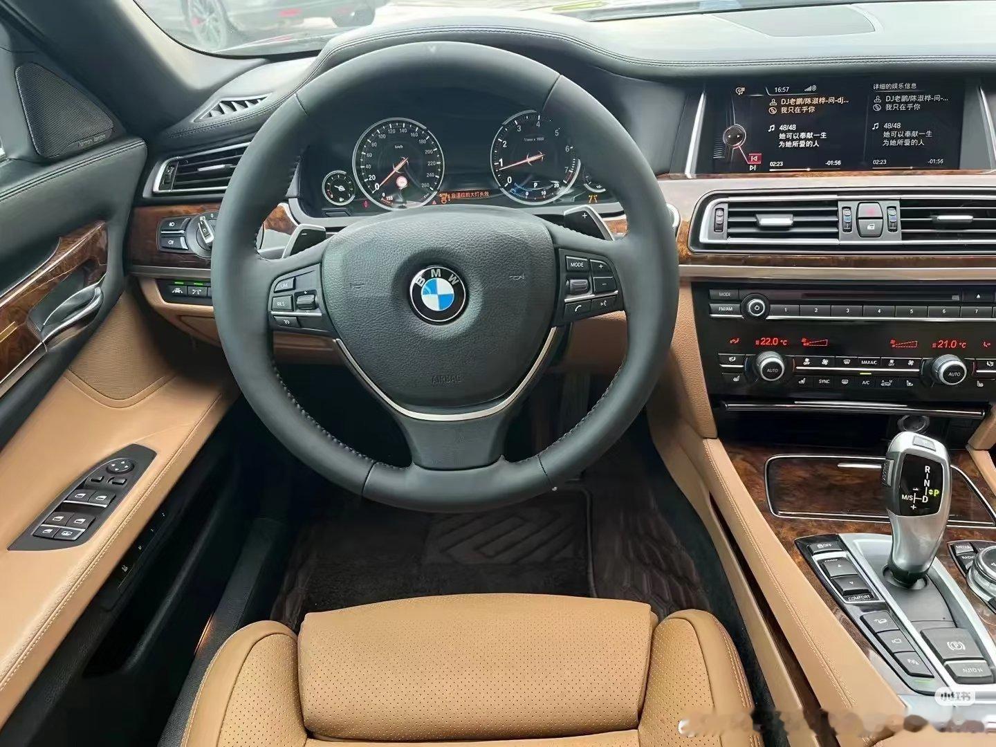 这辆开过的宝马750Li，车况精品还是非常好，动力平顺，搭载408马力的4.0T V8双涡轮增压发动机，配备8速手自一体变速器，佛系开着就是舒服多了，基本上都是可遇不可求 ​