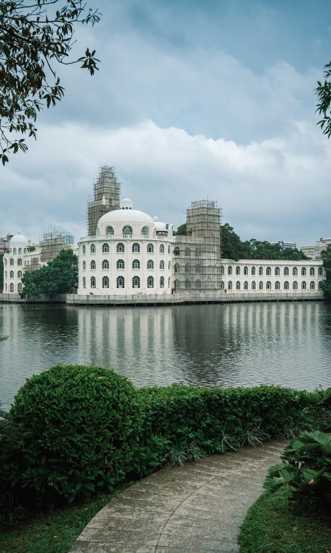 雨后的流花湖公园，不只有“白宫”