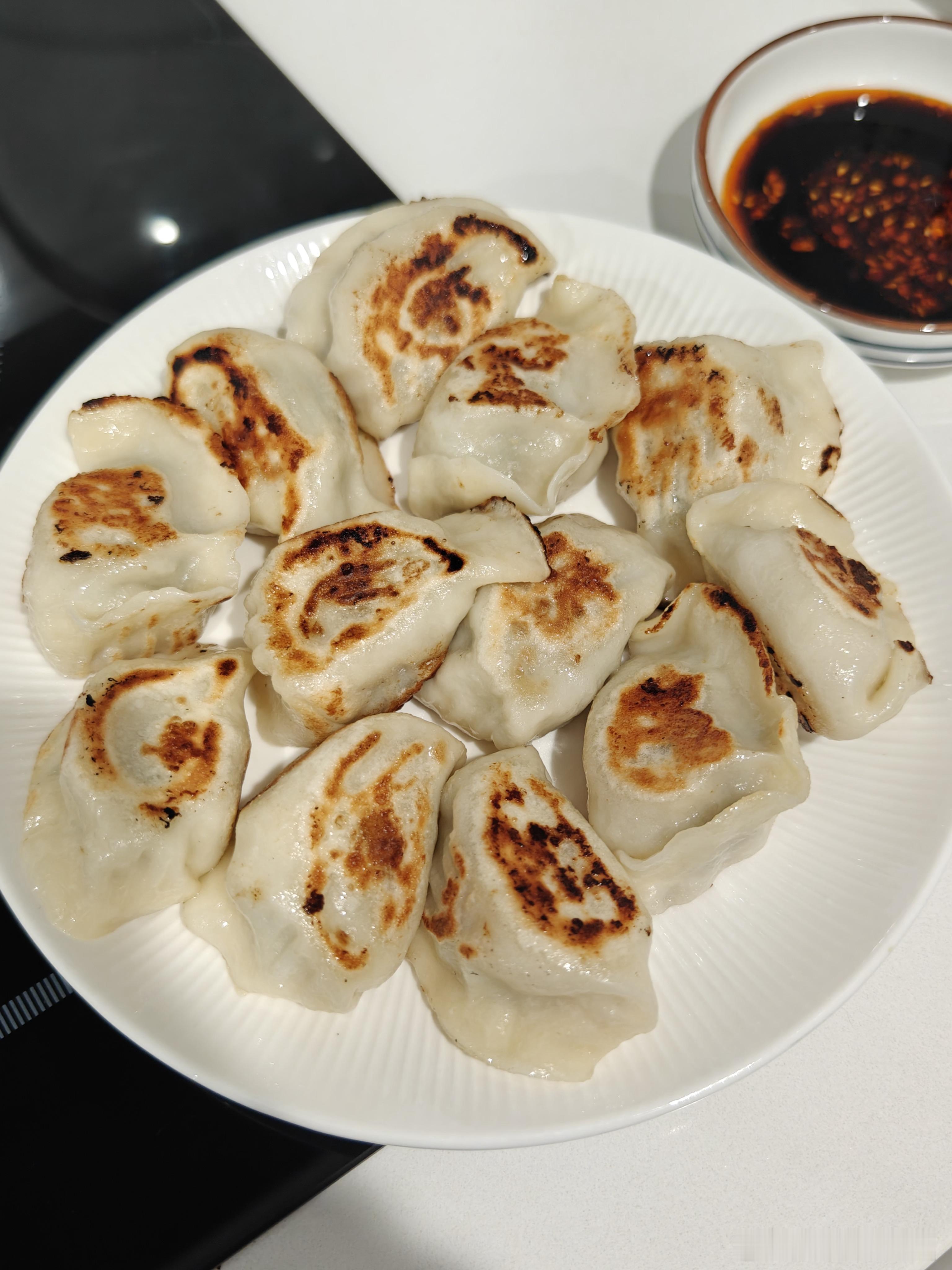 今晚吃煎饺，满足碳水胃了 ​​​