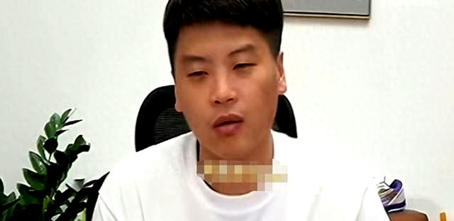 前乒乓球国手郝帅在直播间的一句话，直接把不少球迷给整不会了
 

有人问他如果对上大满贯得主樊振东，对方让两个球他能赢吗？今年40多岁的郝帅直言，樊振东要是让他两球，自己应该有一战之力！虽然樊振东刚拿了巴黎奥运会男单冠军，即便两年没打国际比赛，但凭借在德甲和大湾区全运会的表现，依然是世界顶级，很多人