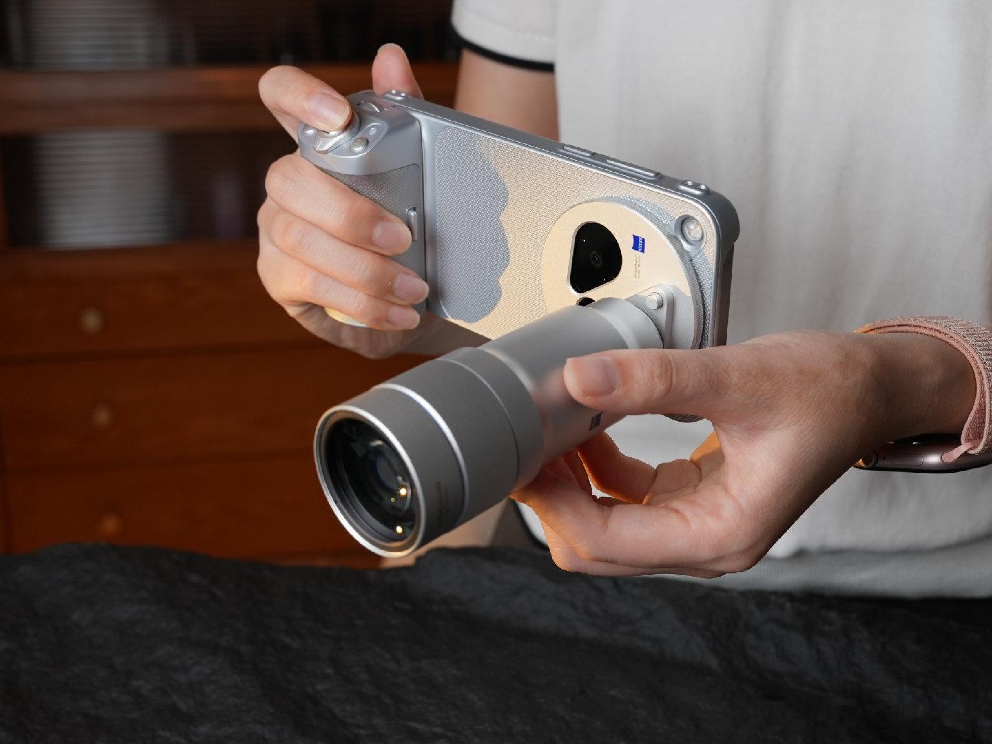 周董同款vivo X500 Pro Max!
「大地回声」确实好看，自拍屏小姐姐们会很喜欢～
#vivo x500系列# ​