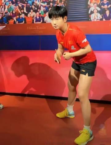 孙颖莎蜡像公开，亮相上海杜莎夫人蜡像馆，成为永久馆藏，系目前唯一一位拥...