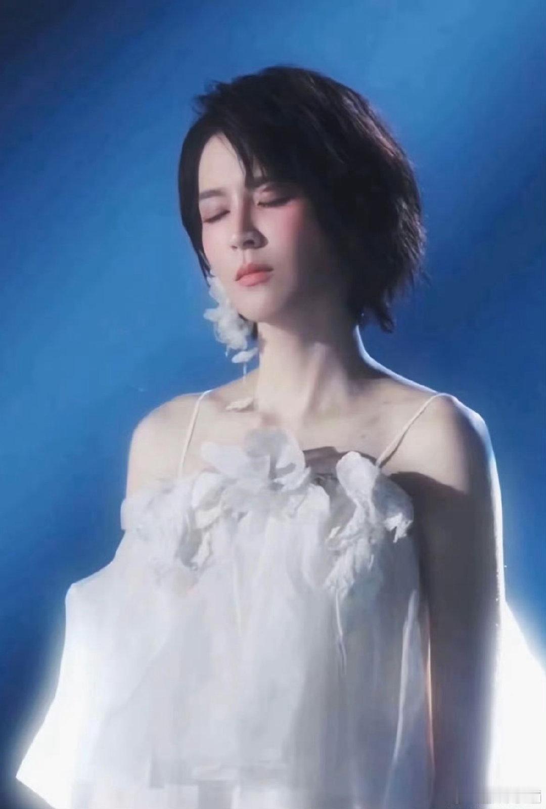 #曾沛慈[超话]# [打call]#夏日Highlight时刻# 

原来爱只是过程
拥抱遗憾才完整

​