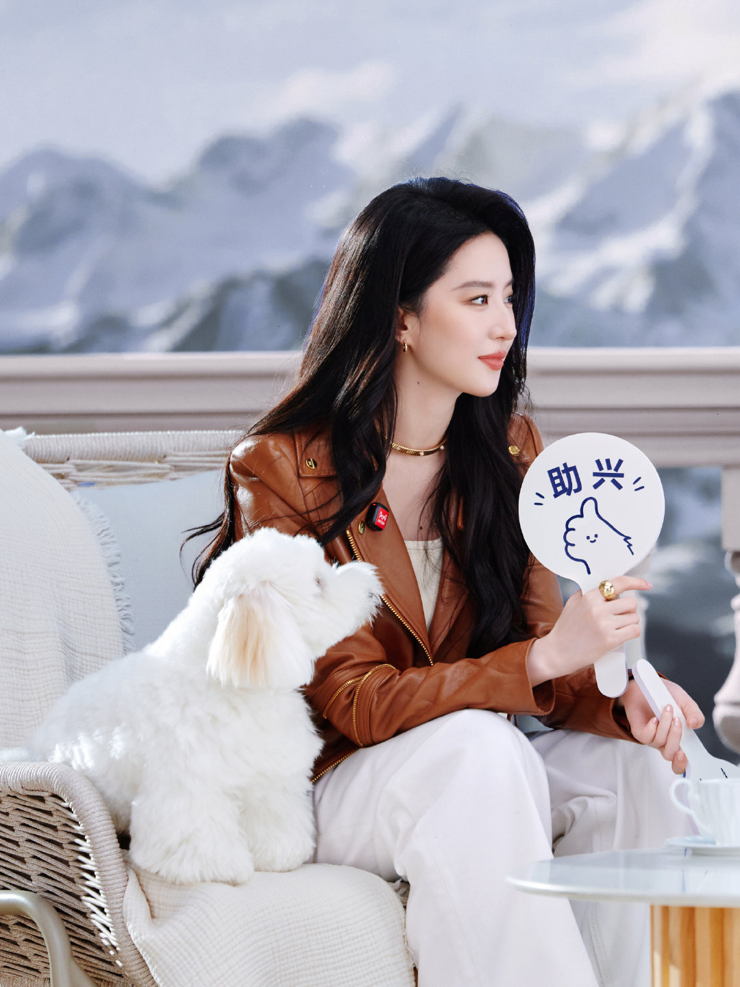 刘哈哈：想不到吧又有我[doge]
做刘亦菲的狗好幸福啊[捂嘴哭] ​