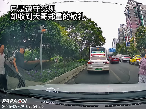 你在路上遇到过这样温暖的瞬间吗？
