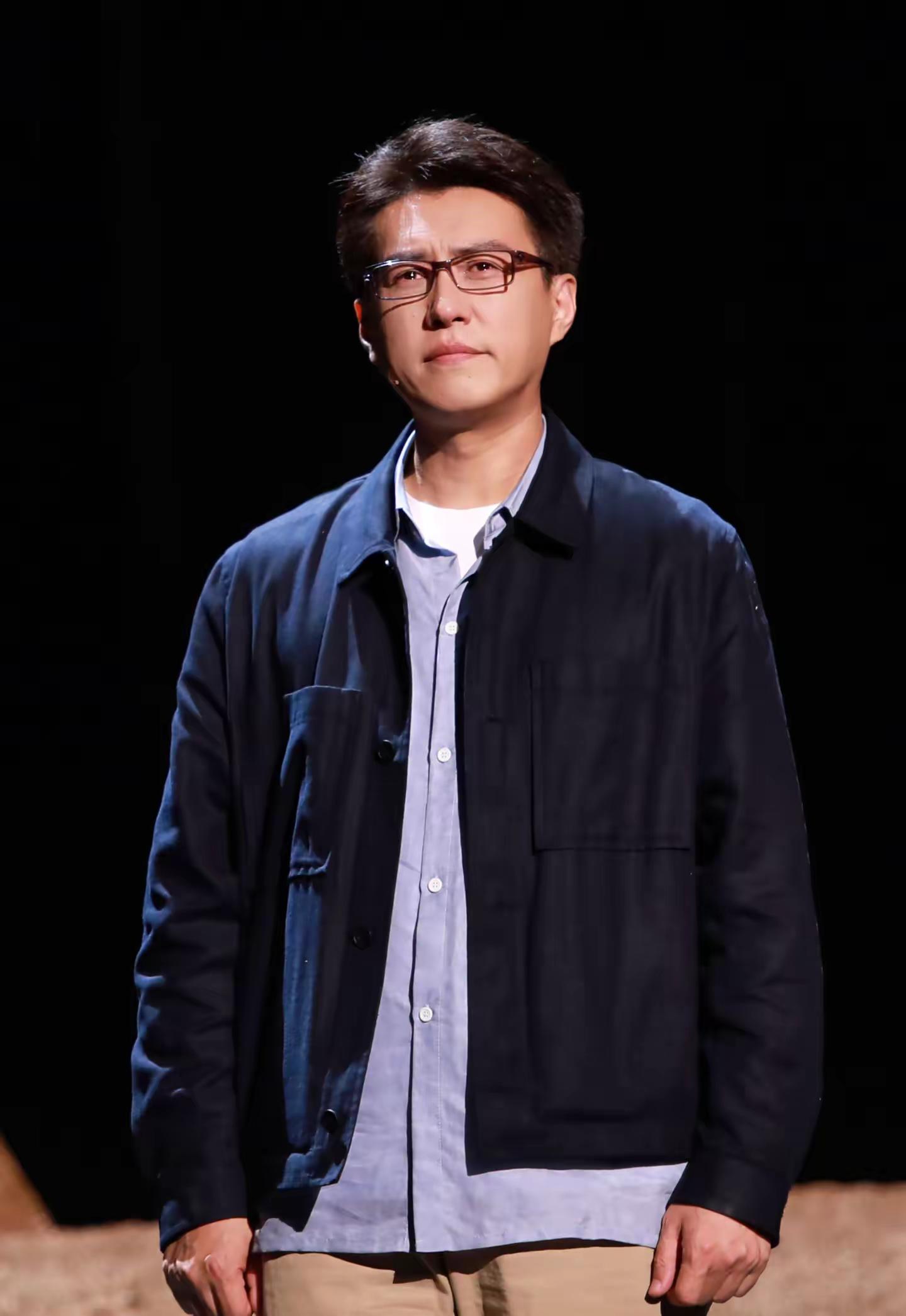 靳东