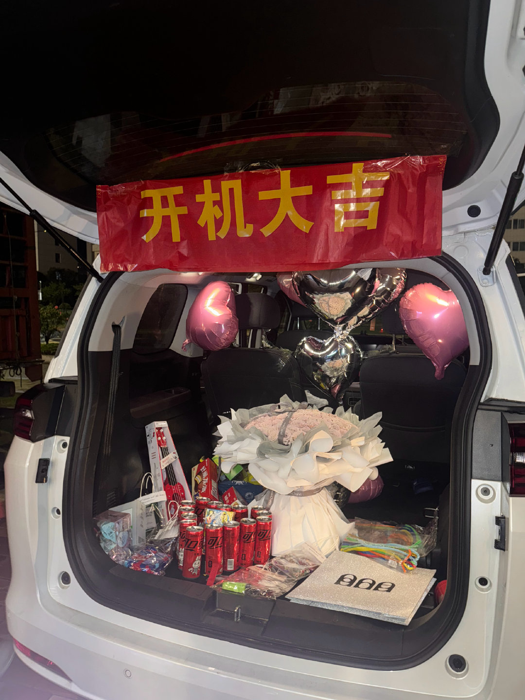 #许佳琪咫尺偏爱# 
抢亲团来了
​