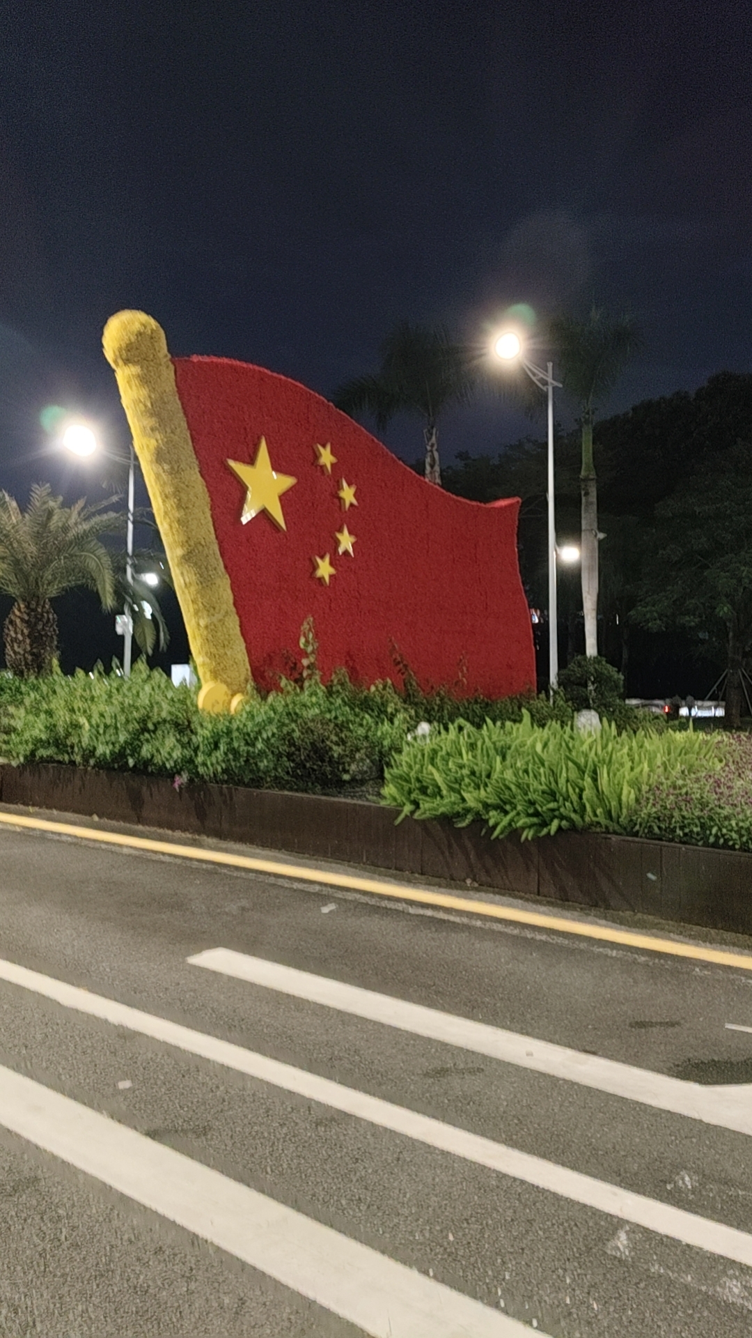 吴艳妮确实拽得不行，又飒又美，实打实的超强实力摆在那，真的不服不行啊[灵光一闪]