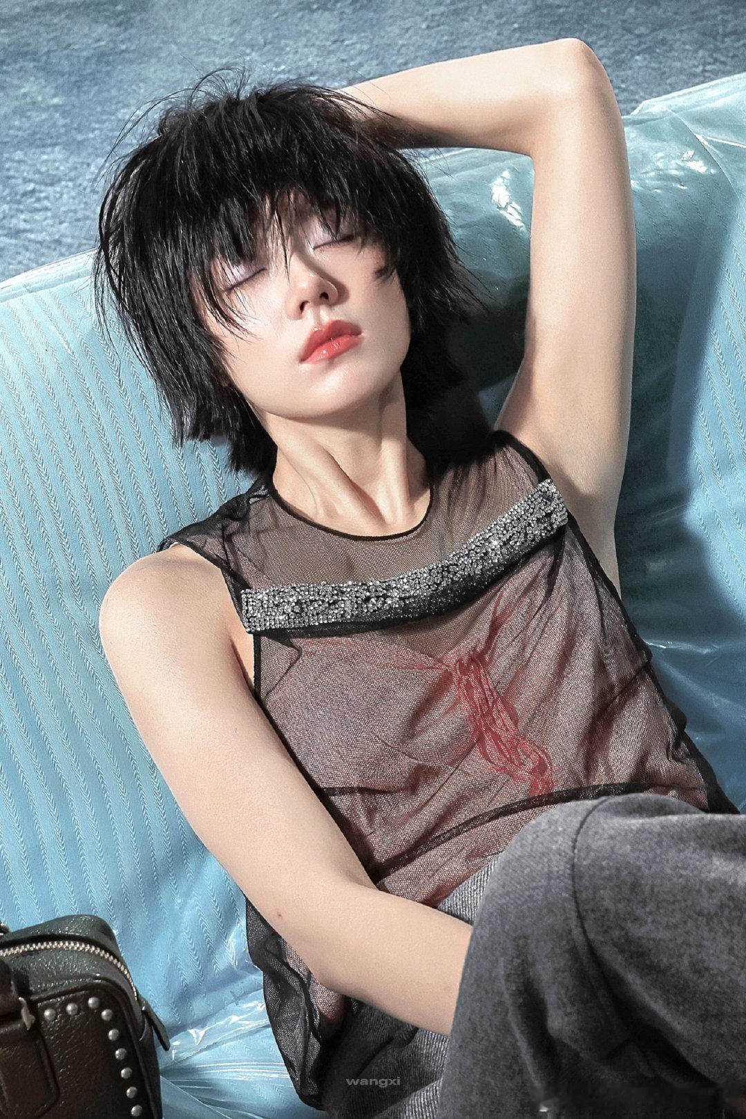 #赵今麦徐迟# zjm #赵今麦无可替代#

午后的风把窗帘吹得鼓起来，像一只白色的帆。我坐在窗边，觉得这间屋子好像要启航了，驶向一个不知名的远方。

赵今麦｜无可替代｜徐迟｜流浪地球3｜韩朵朵｜再来一次｜孟欣悦｜骄阳似我｜聂曦光｜一念江南｜楚听雨｜
​ ​​​