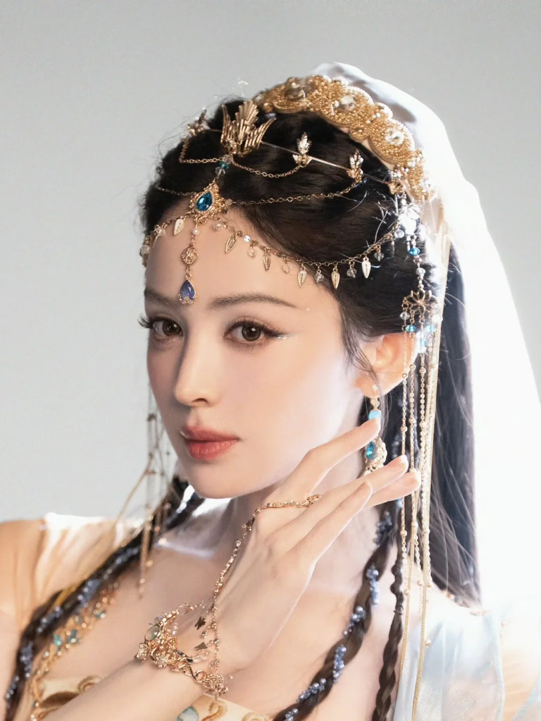 让这个异域美人演异域美人吧