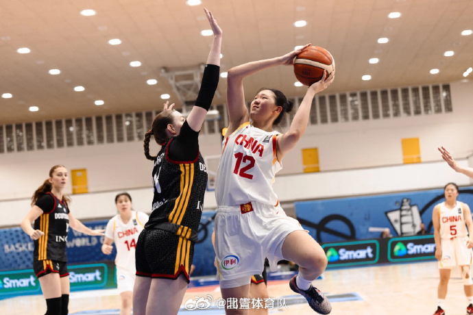 在捷克布鲁诺举行的U17女篮世界7月14日进行了小组赛第三轮的争夺，中...