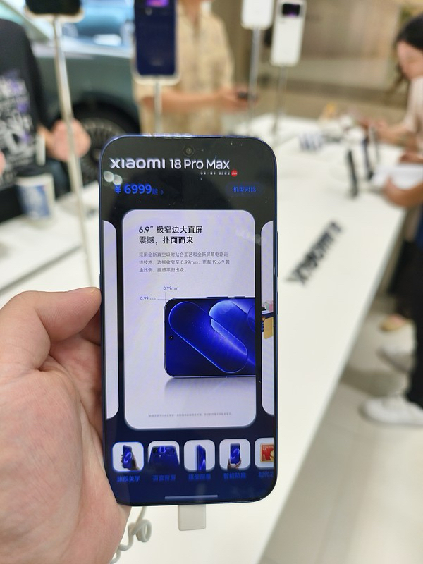 美版iPhone18 Pro Max彻底翻车！看似便宜千元，实则藏着3大致命硬伤

很多数码党、性价比玩家纷纷放弃国行，理由很简单：美版便宜整整1000多。

但最近大批首发用户实测曝光：今年的美版18ProMax，是近几年坑最深的一代！

看着性价比拉满，实际上暗藏三大无法逆转的硬伤，买前一定要看