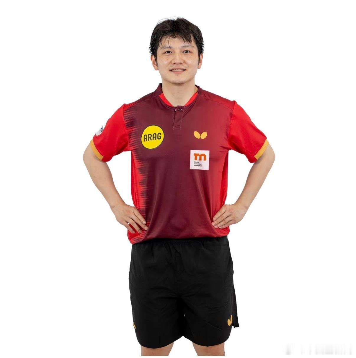 杜塞尔多夫官网更新樊振东个人简介和公式照，樊振东在自我介绍中写到：我是...