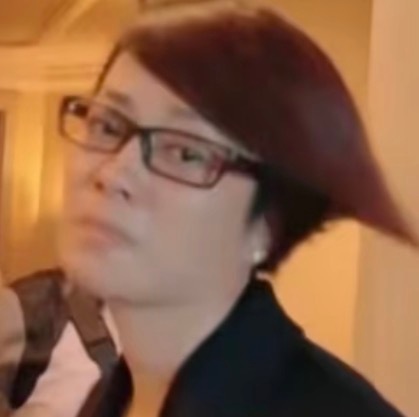 我妈锐评花少2，她说花少最大的问题出在经费不足上，钱一少了出去玩肯定不高兴，其次就是年纪大的几个人头上，出去旅游不能带那种事多的中年人，比年轻人难搞多了，年轻人里最奇葩的素人她顶多是胡言乱语，还是中年的几位难搞，其实说的也对，毕竟不是每个大姐都是郑佩佩和秦海璐那样能担责任且有地位 ​