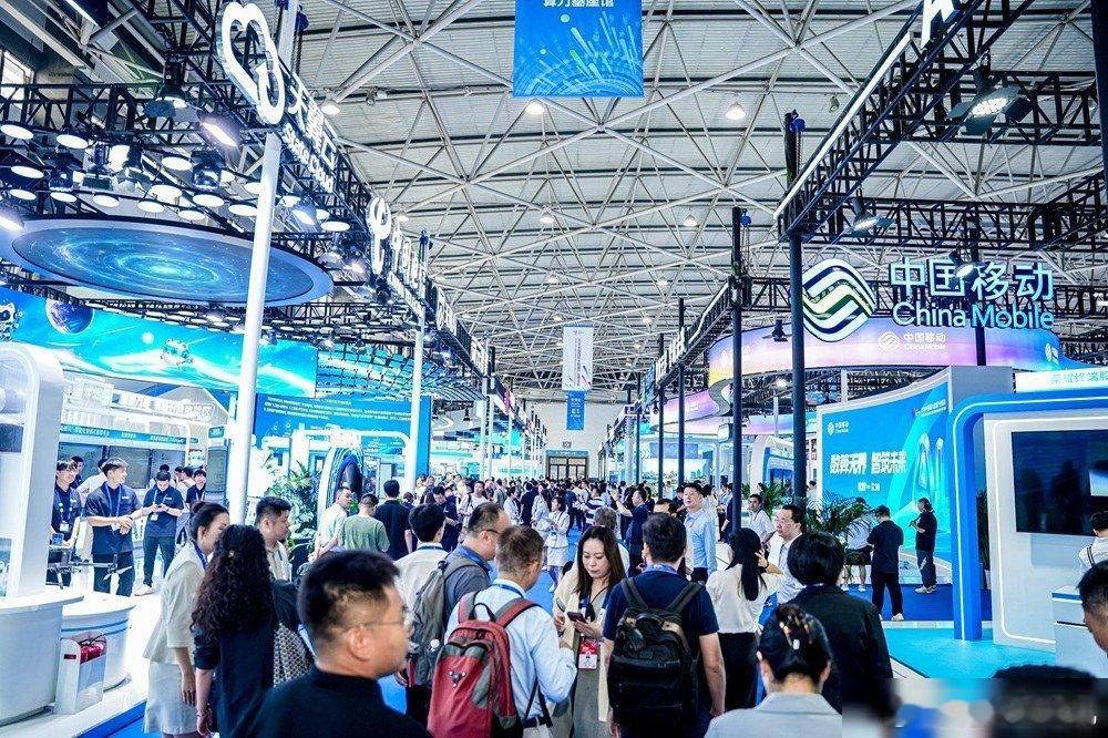 token被翻译成词元，这事压根不是翻译的问题，是汉语的问题。

词元确实是官方翻译，新闻里播过，6G规划文件里都写着词元通信。可你去看AI圈，满屏还是token，没几个人真把词元挂嘴上。

一个词连官方文件都没带火，说明词活不活从来不是字典说了算。要是让你翻，你会给token起个什么名？ ​