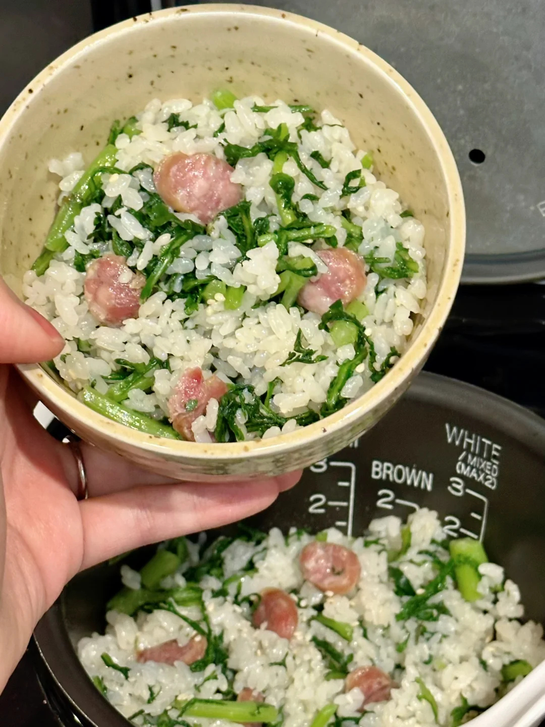 茼蒿腊肠拌饭🍚揭开锅盖碧绿清香的含金量🍃