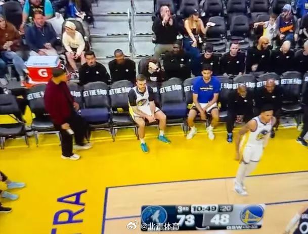 又伤了！勇士对阵森林狼，一场比赛三名球员受伤：霍福德、小库里和波斯特。...