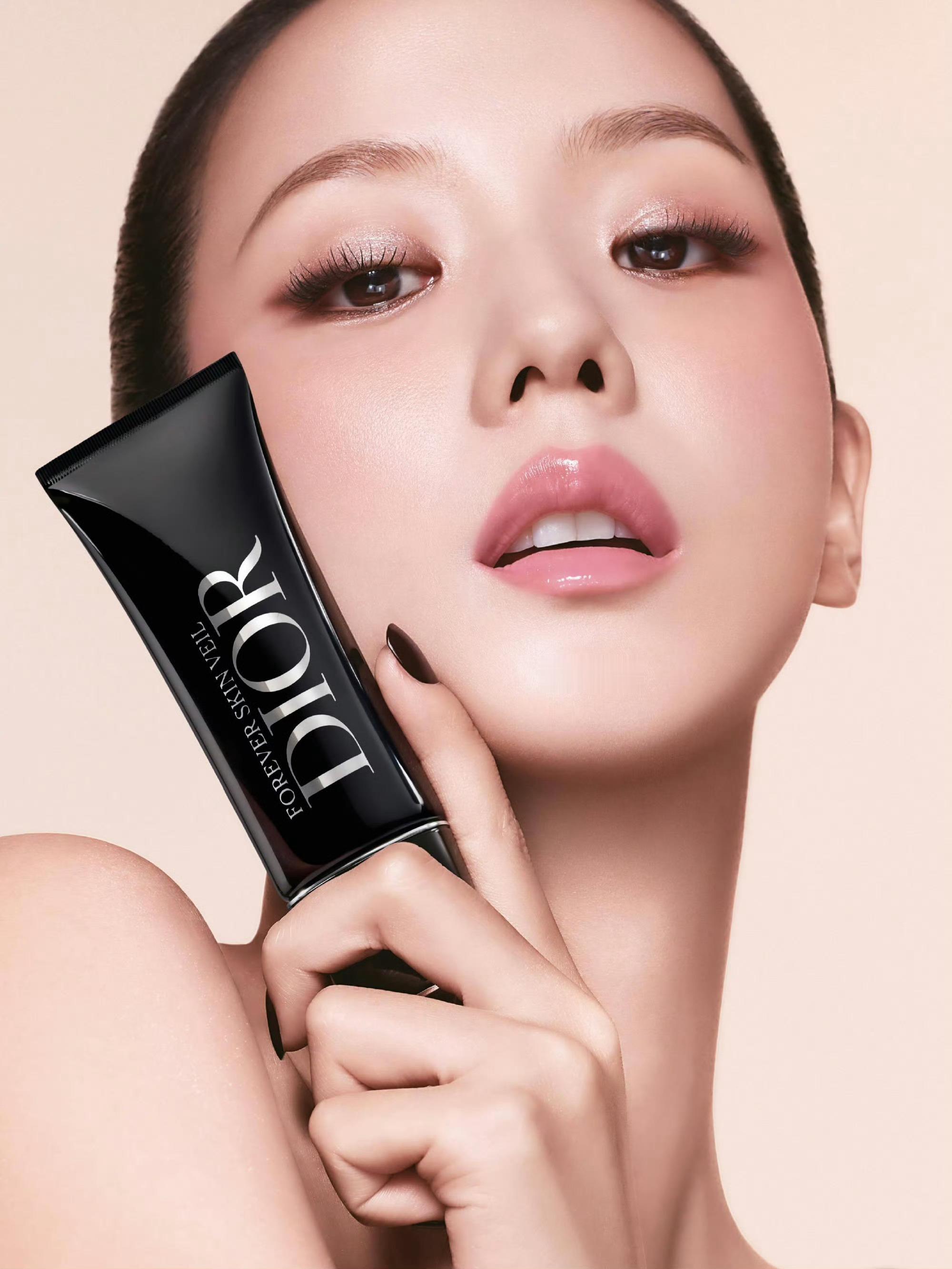 harpersbazaarmy IG 更新智秀相关  Dior For...