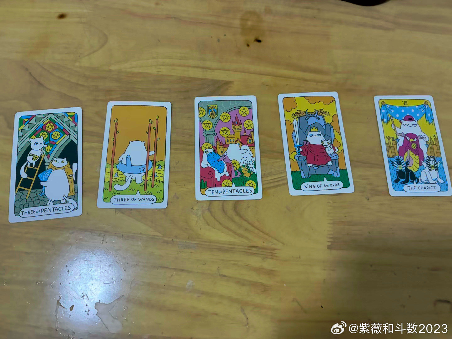 塔罗牌测吴昕有怀孕的迹象吗？
有，塔罗牌中心牌星币十正位，富有；安全；家务事；血统；继承；家。一家繁荣、旧家、家庭很好，物质丰富，儿孙满堂，妻贤子孝。有可能目前有钱有爱的温馨家庭 ​
