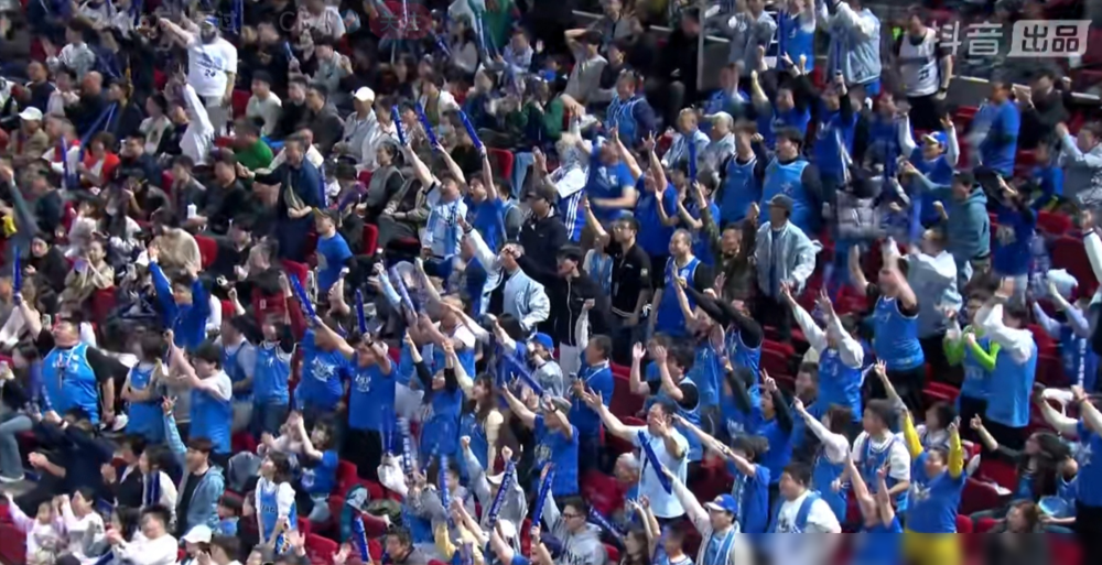 砸钱不丢人，砸完了还立牌坊，才真让人瞧不上。 2025年9月，赵睿亲...