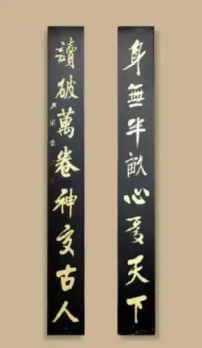 1885年9月5日，74岁的左宗棠死了。消息递到紫禁城，慈禧心里大概盘算了一下：封疆大吏，国之重臣，经手过收复新疆那么大的事，家底嘛……少说也得几十万两银子打底吧？
 
慈禧放下茶碗，碗底碰出一声轻响。她心里那点盘算还没散：左宗棠经手新疆军费几千万两，就算不贪，手指缝里漏一点，也够寻常人家吃几辈子。