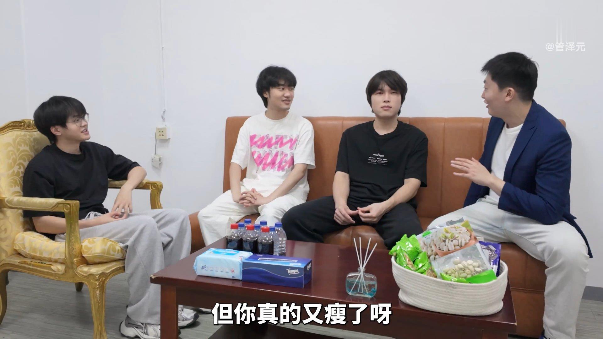 Bin和管泽元这是和好了呀，想想也是应该的，本来也没有多大矛盾，原来关系就不错，见面一聊就拉倒了。#管泽元去见Bin了##管泽元和BLG和解# ​