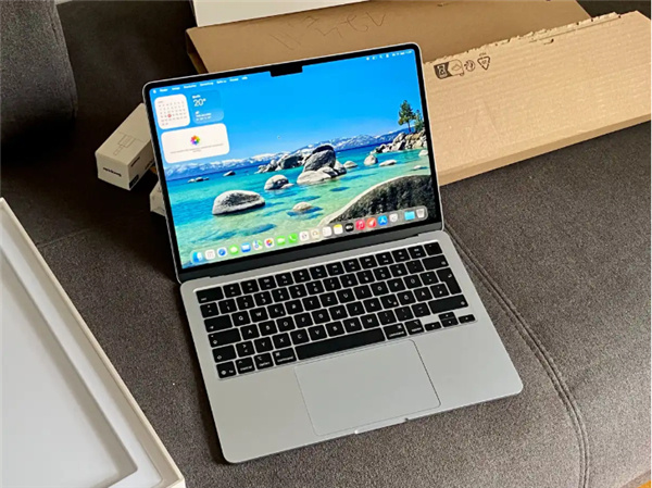 【Pro，预计搭载OLED显示屏及M5 Pro/M5 Max芯片。这款...