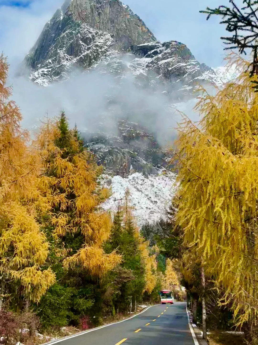 10.26实拍📱雪后晴天的四姑娘山可以封神了