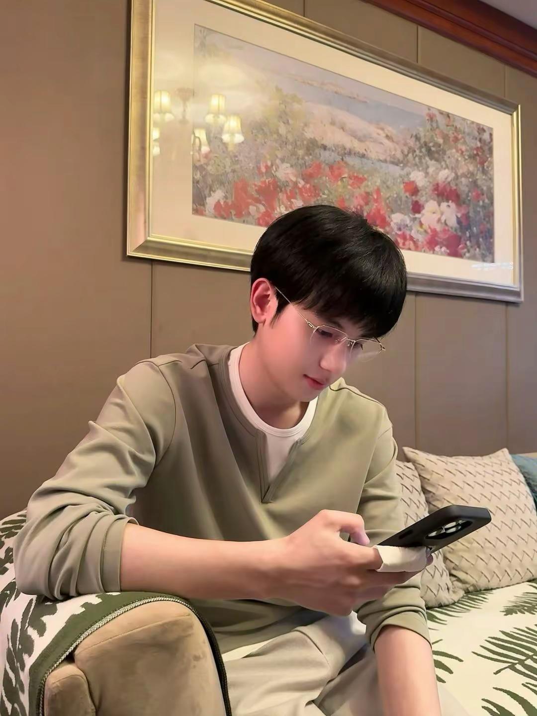 小胡你的人夫感好强胡先煦人夫感