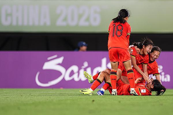 【 在5月14日晚苏州进行的U17女足亚洲杯半决赛中，中国U17女足拼...
