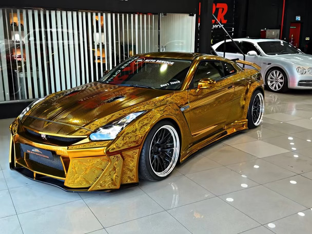 价值100万美元的金色日产GT-R