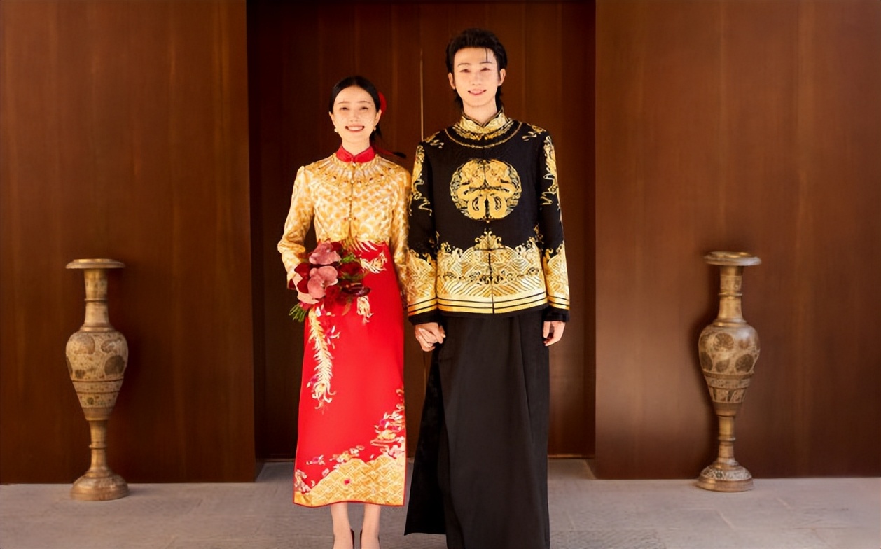 白举纲敦煌举办婚礼，妻子漂亮没戴任何首饰，蔡少芬周笔畅到场