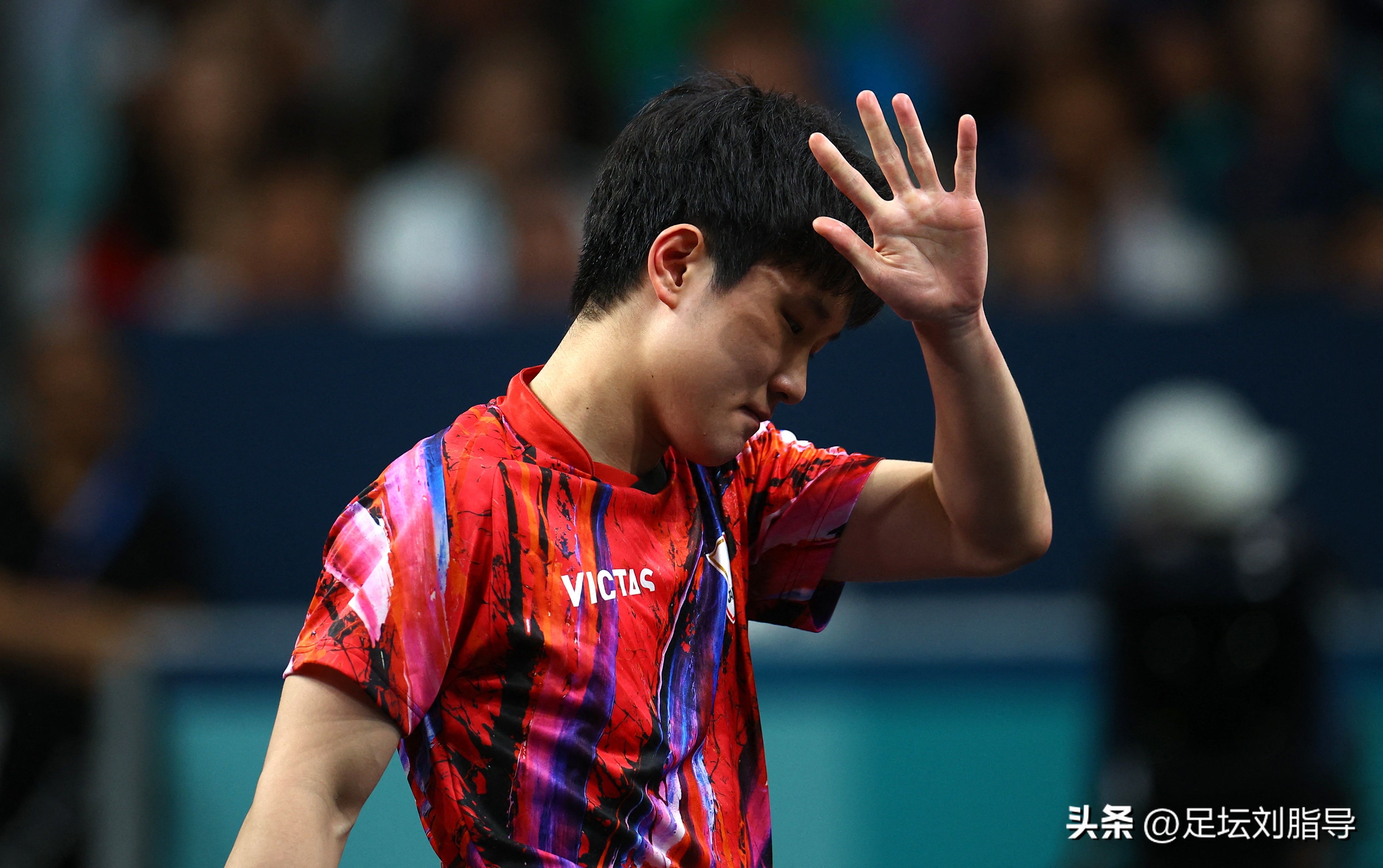 张本智和口服心不服！
爱知名古屋亚运会乒乓球男双决赛，日本组合张本智和篠塚大登2比4不敌中国选手林诗栋￼/黄友政￼，尤其是最后一节，他们竟然打出了1比11的狼狈局面，可以说是有些丢人丢到家门口。
接受媒体采访时，张本智和表示：我们本来有机会拿到这枚金牌，但是大家看到了双方在实力上存在差距。”张本智和