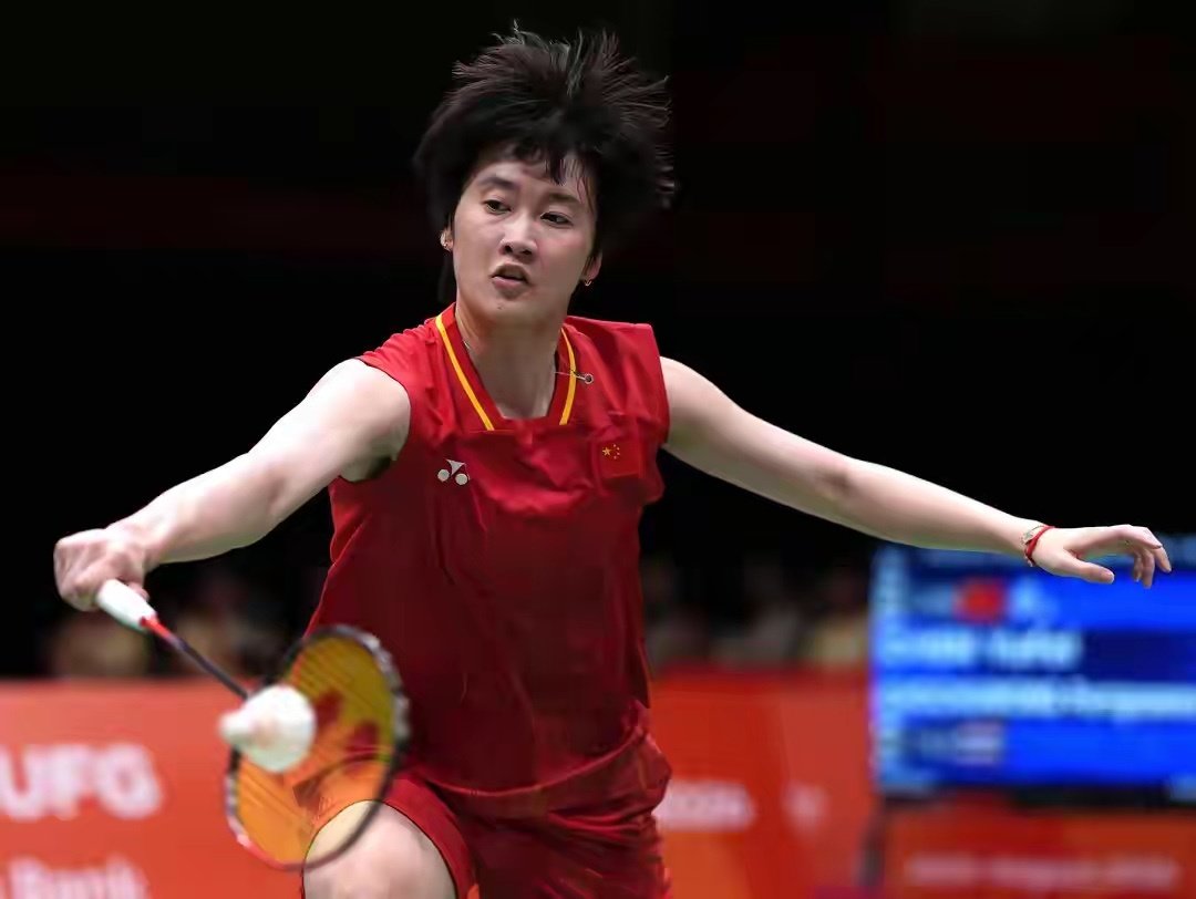 #亚运会羽毛球女团中国队晋级半决赛# 国羽女团晋级半决赛！在爱知·名古屋亚运会四分之一决赛，中国队3比0战胜泰国队。首轮轮空直接进八强，首秀打出好状态。 ​