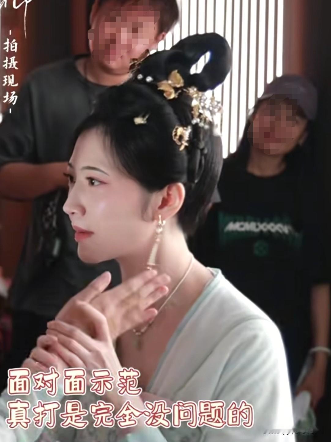 话糙理不糙，
甜甜这次摊上事了！

有人说3000万片酬，景甜要拍几个月的戏，飞檐走壁、落水掉崖、扇巴掌……什么场景都可能安排，而且还要NG很多次才能拍好一条

但是拿男朋友的钱，只要陪他度假吃吃喝喝几个月，到账三千万，有人认为景甜简直躺赚三千万，要得太多！应该把这笔钱吐出来

大家怎么看？恋爱转账