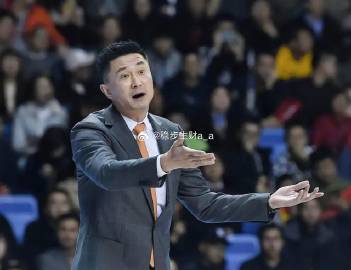 绝杀夜的温情守护：陈海涛暖心安慰杜锋，广东男篮虽败犹荣蓄力前行<br ...