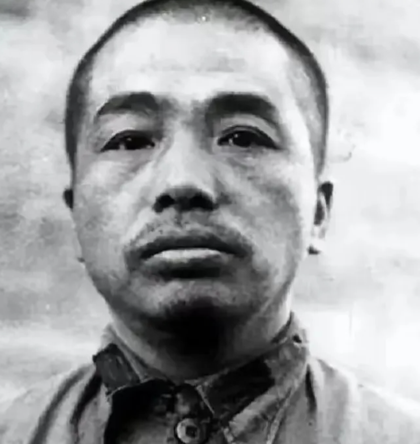 1935年，彭德怀把重伤外甥罗永佑留在草地，给了200大洋，19年后，彭德怀收到外甥来信：“舅舅，我没死！”彭德怀邀请他来北京，他却拒绝了。

主要信源：（中国军网——揭秘：彭总有个留在若尔盖草原的“外甥” 30年后才踏上回乡路）

1954年秋天，北京。

彭德怀的办公桌上放着一封从四川阿坝寄来的
