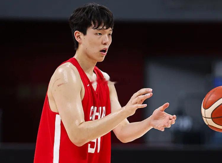 06月23日讯 中国男篮热身赛，中国男篮对阵荷兰男篮的比赛正在进行中。...