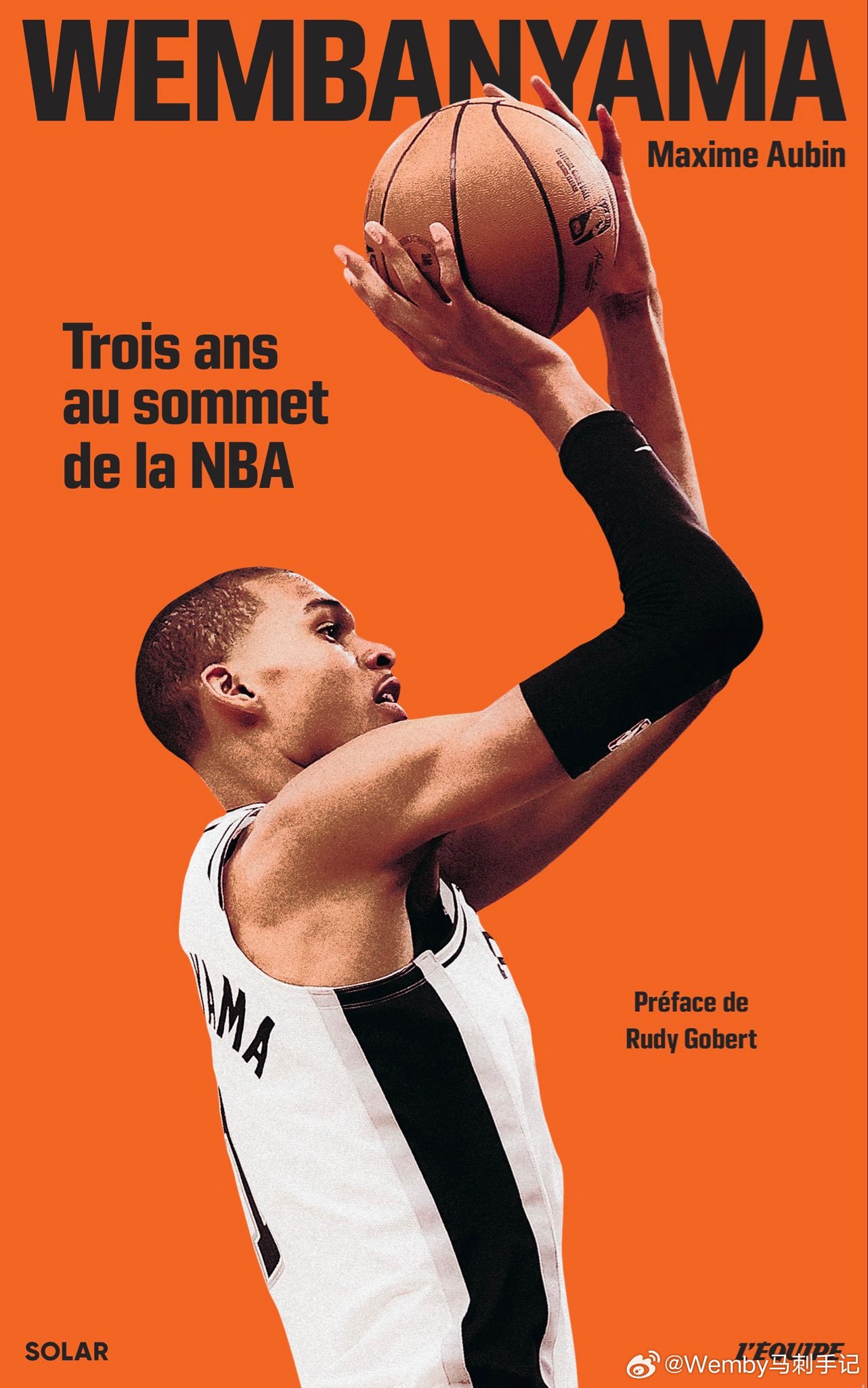 法国队记Maxime Aubin宣布新书《文班亚马：三载逐梦登顶NBA》问世

我十分欣喜地向大家宣布，我的新书《文班亚马：三载逐梦，登顶NBA》正式面世。

这本书凝结了我三年的心血。这三年，我常驻圣安东尼奥，近距离跟拍文班亚马的日常，完整记录他一路攀登，站上世界顶级篮球联赛之巅的成长轨迹。书中既有 ​