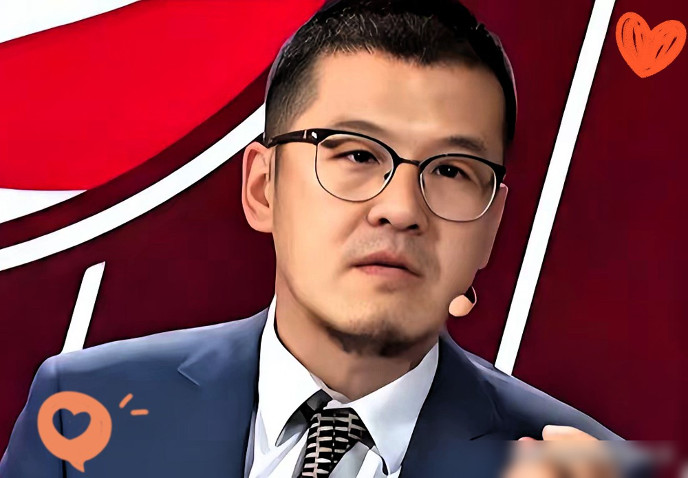 杨毅评李梦的瓜，传了一年居然是假的！
去年李梦落选亚洲杯，杨毅在节目说你现在就不行，根本防不了任何人。
这话一出直接炸锅，两边吵了大半年没停。
后来网上传疯了，说杨毅事后澄清，这话其实说的是杜兰特，是被误传套给李梦的。
我们翻遍杨毅所有公开发言，根本没找到过这句澄清，纯纯网友编的。至今李梦还
