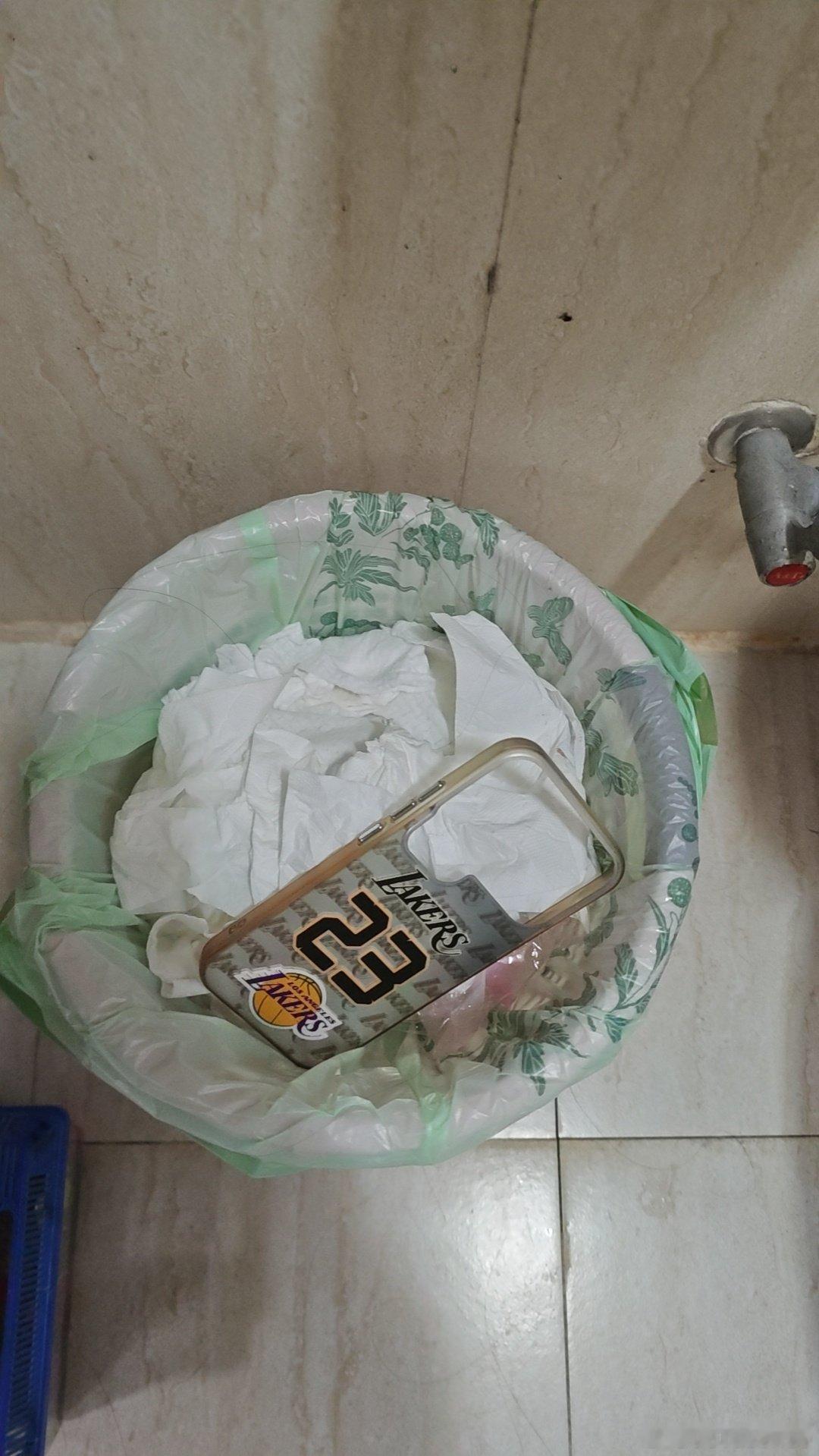 再见湖人，我这20年爱的只是詹姆斯，我永远的偶像[干杯] ​