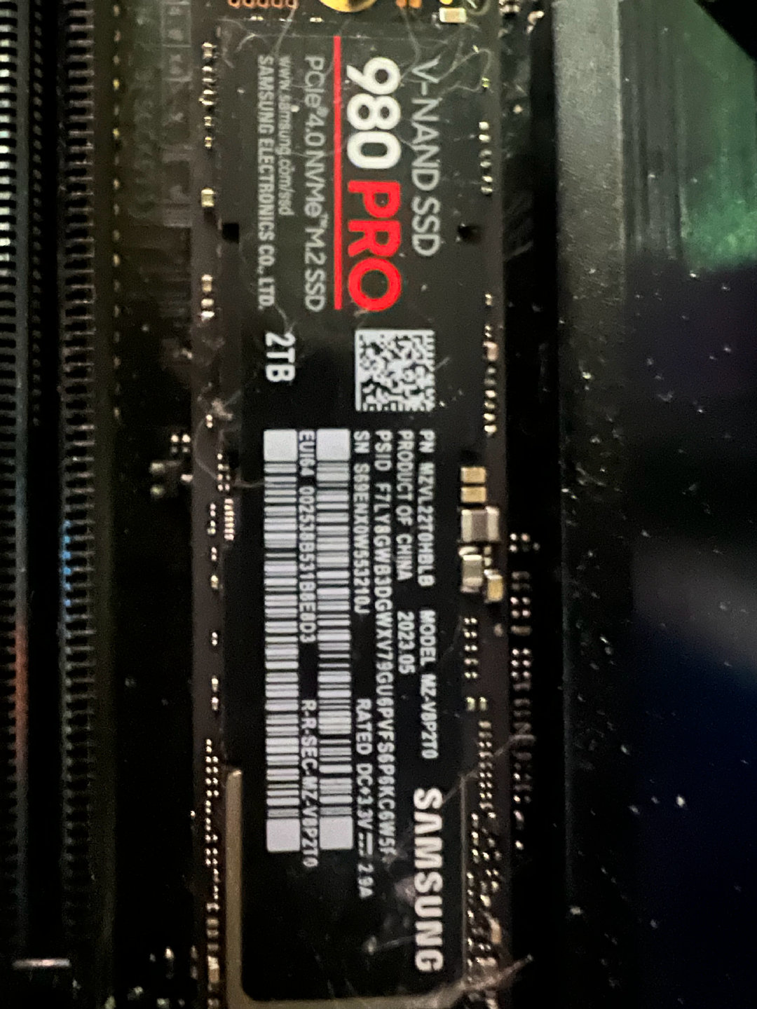 最近会出一些电脑换新后的配件，先来2块三星980pro 2t，健康度几乎全新，官保到2028年5月（三星的个人送保很方便）店保一个月，单块1300打包2500比海鲜市场便宜且靠谱边[二哈]，有意私～ ​