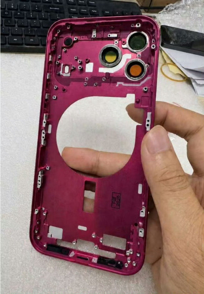 #iPhone18Pro系列六大升级#升级幅度应该不会特别大，但涨价应该是一定的。准备换手机的朋友们可以考虑一下 iPhone 17、iPhone 17 Pro、iPhone air

2nm 芯片应该会来，外观不会有特别大的变化，影像变化也不会特别大。如果说你不是为了新颜色去买，iPhone 18 并不是一个性价比的选择#科技先锋官# ​