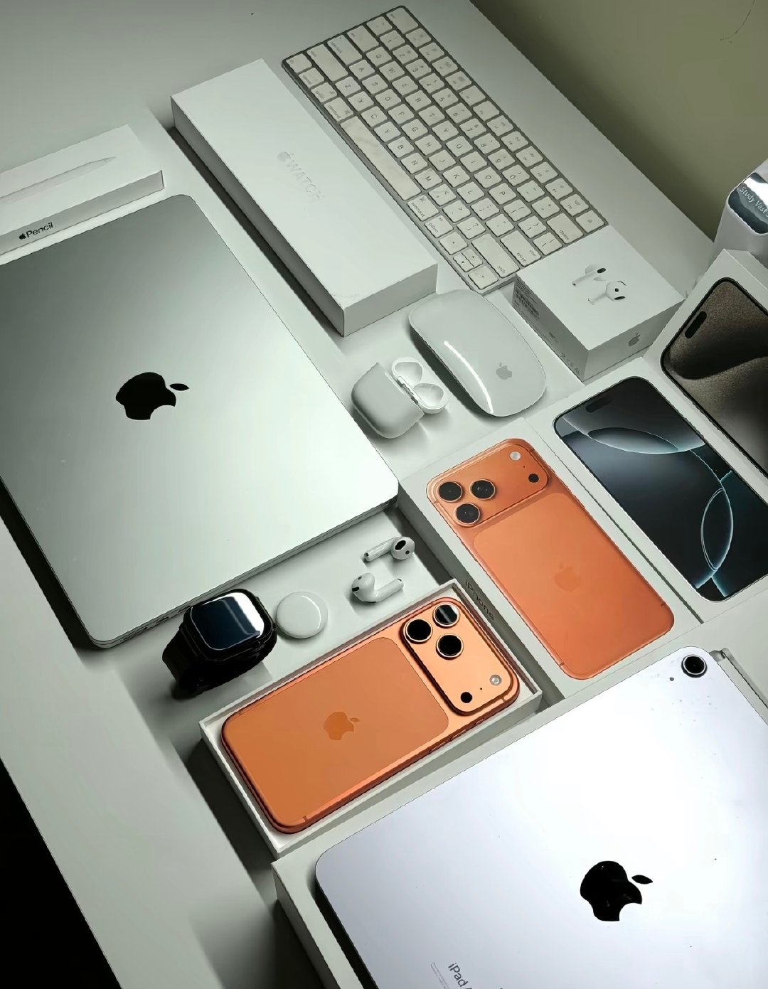 #iPhoneDuo溢价至79999元#79999可以买个iPhone18ProMax、Macbook Pro、iPad Pro、Apple watch Ultra手表、AirPods3Pro、iPad MINI、Apple pencil等等，买了这些还有剩余，我就不知道哪个想不开的要买个iPhone Duo。 ​