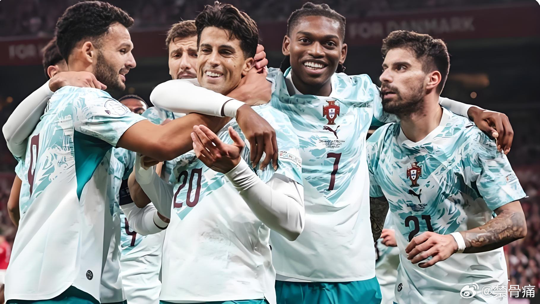 缺席≠缺位！葡萄牙 4-2 力克丹麦🔥
全场剧情拉满：
✅ 拉莫斯首开纪录 + 再下一城
✅ B 费独献两助攻，中场发动机稳了
✅ 霍伊伦单挑破门，SIU 庆祝梦回经典
✅ 维蒂尼亚、菲利克斯替补收割锁定胜局
攻防转换快到眼花缭乱，欧国联 A 组这轮太顶了！
💬 谁是你心中全场最佳？#欧国联##体育# ​