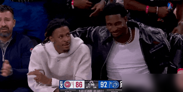 场边的莫兰特直接拔枪庆祝！就因为这一记三分，东部第一的活塞，被第八的魔...