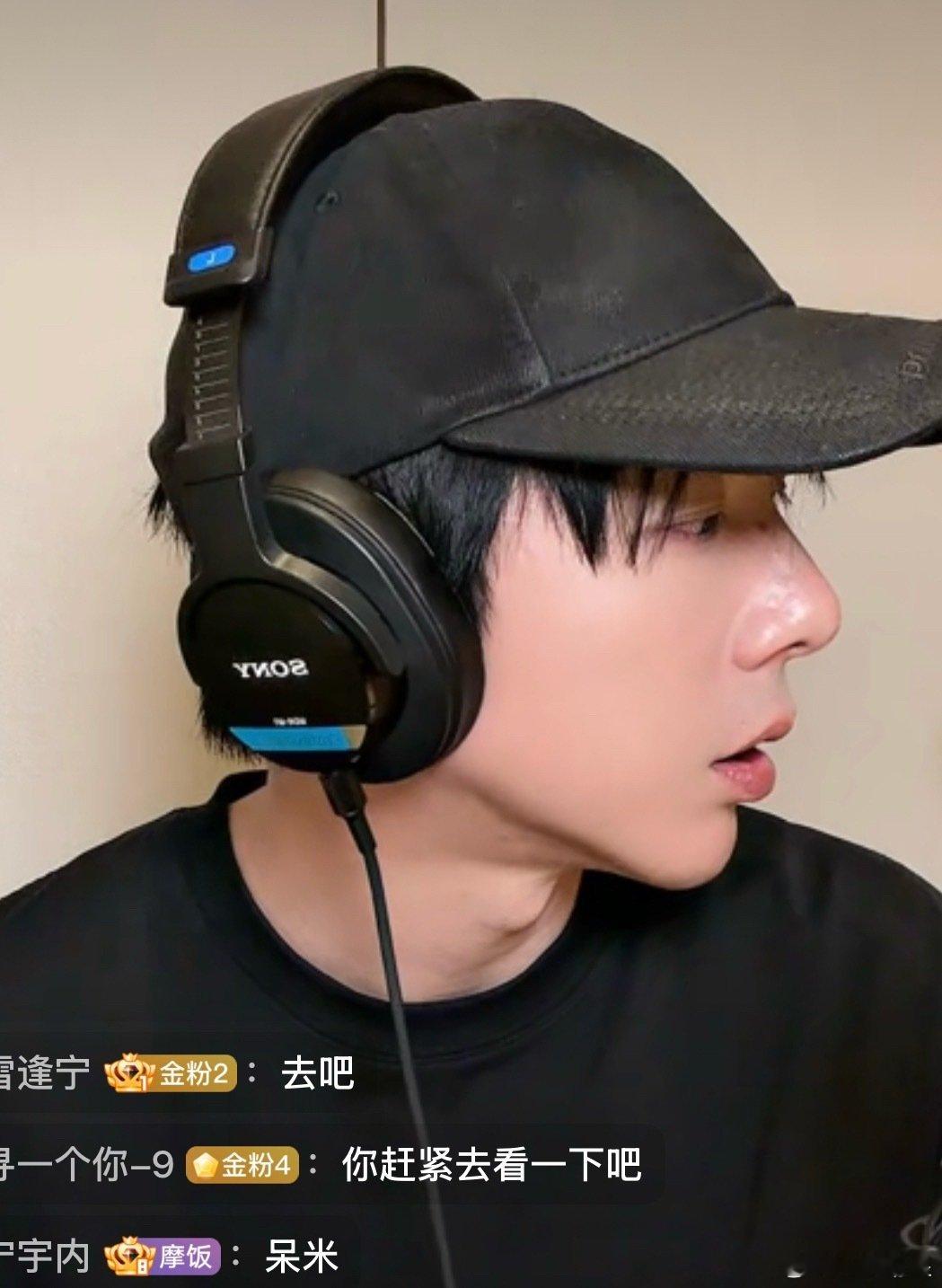#摩登兄弟[超话]#  展示天资中…[馋嘴][馋嘴]#刘宇宁直播唱她##刘宇宁差点又被ban了##刘宇宁教周也唱歌好宠##孙红雷认证刘宇宁声乐专家# ​