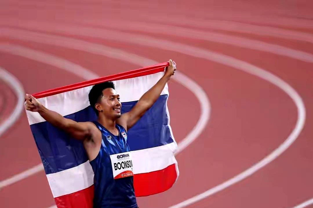 中国选手狂揽7金丢了男子MVP，全网都在骂日本主办方暗箱操作。

这锅东道主背不上。MVP是亚奥理事会五人评审团独立投票的。张展硕的7金确实亮眼，但MVP不是数金牌。看看泰国飞人汶颂干了什么：100米和200米两破亚运纪录，200米直接追平亚洲纪录。

游泳容易靠接力批量刷金，但在短跑赛道实现这种历