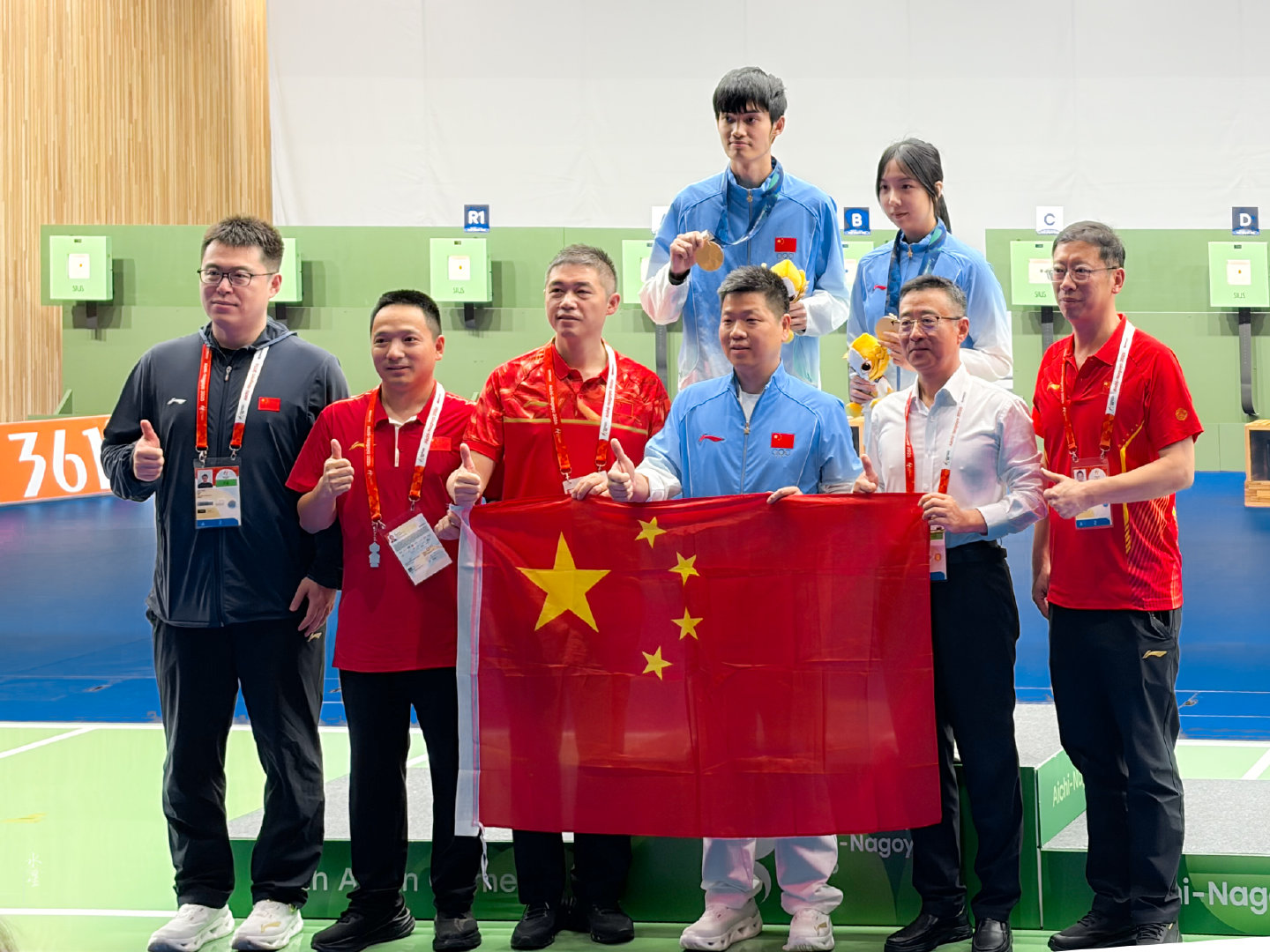 #盛李豪[超话]#  
260922｜#亚运会射击# 
 
全体起立！
亚运首位三冠王来也🥇🥇🥇
 
📍 愛知県総合射撃場
#亚运会##盛李豪王子菲打破世界纪录# ​