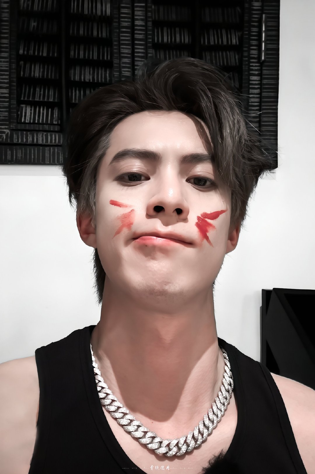 -

小猫咪偷玩手机结果把自己上架了



#王鹤棣# ​